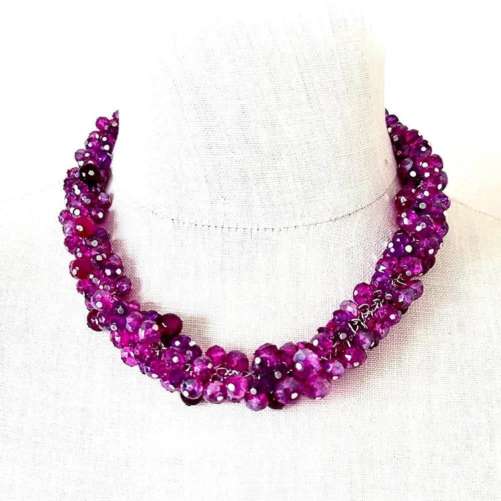 WHITE HOUSE BLACK MARKET Magenta Pink Cluster Beaded Necklace - Picture 5 of 6